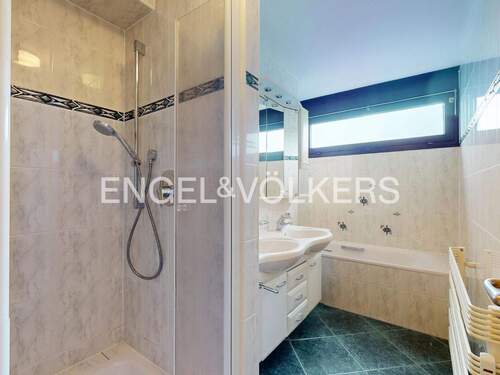 Dusch- und Wannenbad - 