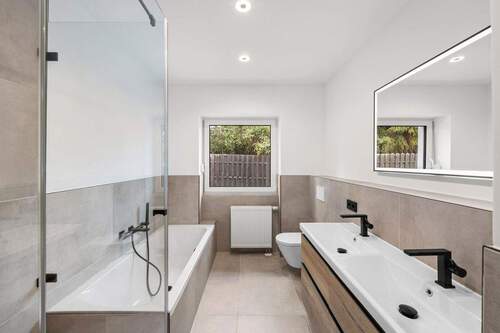 Badezimmer_1 - 5 Zimmer Etagenwohnung zum Kaufen in Herzogenaurach