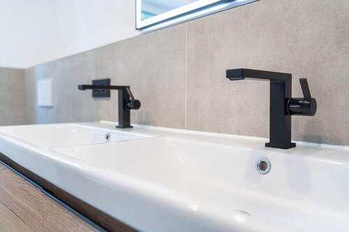 Badezimmer_2 - 5 Zimmer Etagenwohnung in Herzogenaurach