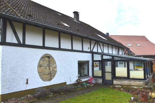 Seitenansicht - Mehrfamilienhaus, Wohnhaus mit 330,00 m&sup2; in Bad Wünnenberg zum Kaufen