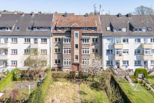 Außenansicht (hinten) - Leerstehendes Mehrfamilienhaus mit enormem Entwicklungspotenzial!