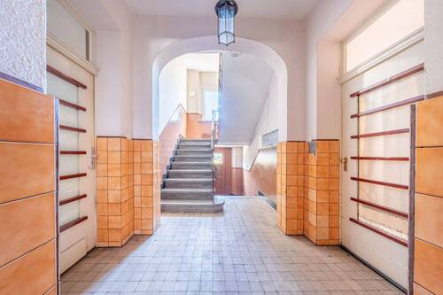 Treppenhaus - 1 Zimmer Mehrfamilienhaus, Wohnhaus zum Kaufen in Gelsenkirchen
