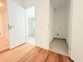 Abstellkammer und Badezimmer - 