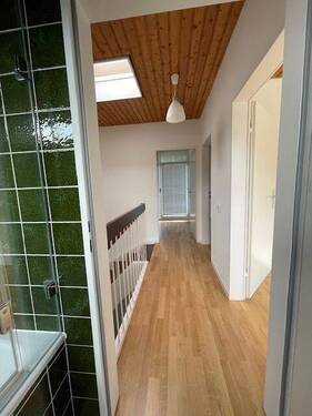 Flur 1.OG Blick vom Bad - 