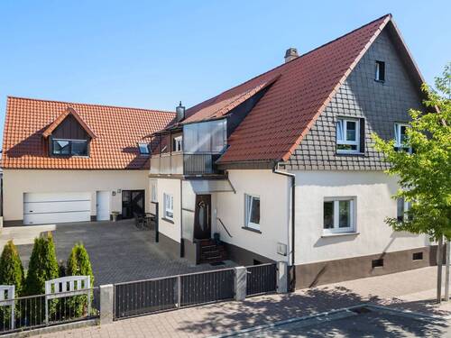 Außenbild - Vielseitiges 2-Familienhaus mit großem Hof, Garten und separater Einheit im Hinterhaus