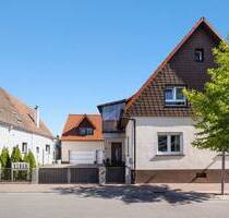 Vielseitiges 2-Familienhaus mit großem Hof, Garten und separater Einheit im Hinterhaus - Bietigheim