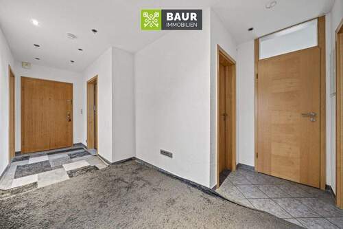 Flur - Etagenwohnung mit 89,00 m&sup2; in Biberach zum Kaufen
