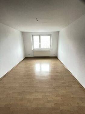 Wohnzimmer - 2 Zimmer Etagenwohnung zur Miete in Plauen