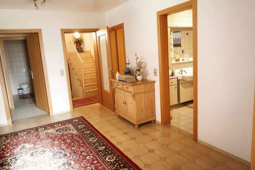 Diele 1.OG - 8 Zimmer Mehrfamilienhaus, Wohnhaus zum Kaufen in Hettingen