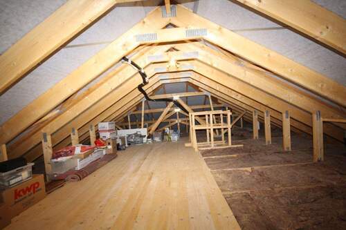 Dachgeschoss ausbaubar - 