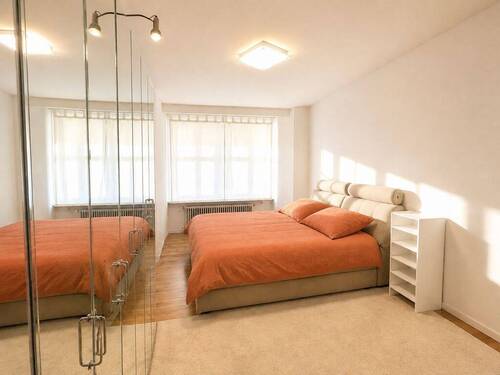Schlafzimmer von der Zimmertür aus - 