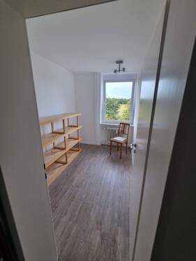 Schlafzimmer 2 / Büro - 