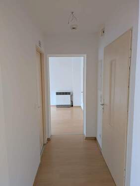 Flur.jpg - 2 Zimmer Etagenwohnung in Nürnberg