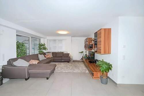 Wohnen (Nachbarwohnung) - 3 Zimmer Etagenwohnung zum Kaufen in Schwaikheim