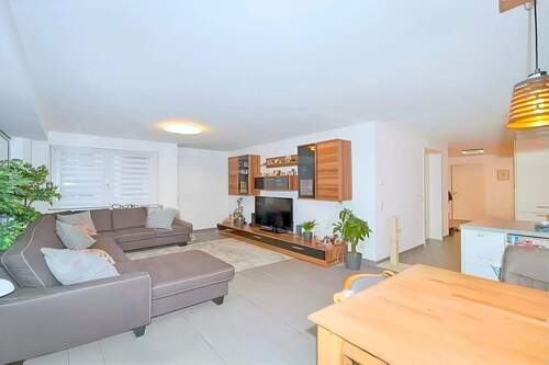 Wohnen (Nachbarwohnung) - 3 Zimmer Etagenwohnung in Schwaikheim