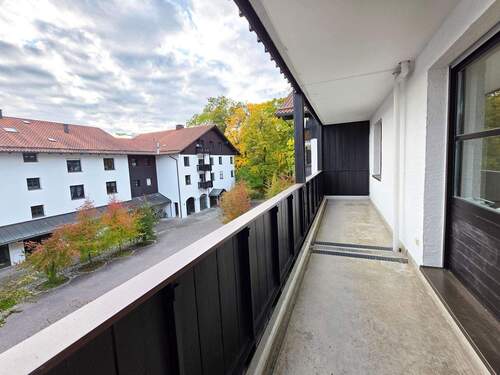Großer Süd-Westbalkon - Großzügige 3-Zimmerwohnung mit 2 Bädern und terassenähnlichem Balkon....