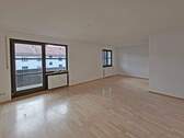 Geräumiges Wohn-Esszimmer - 3 Zimmer Etagenwohnung zur Miete in Deisenhofen