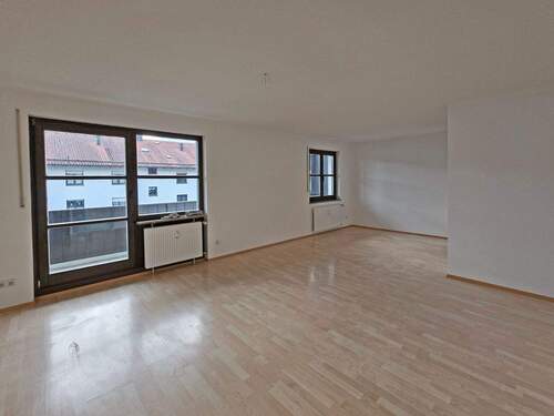 Geräumiges Wohn-Esszimmer - 3 Zimmer Etagenwohnung zur Miete in Deisenhofen