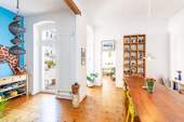 Blick auf den Balkon - 4 Zimmer Etagenwohnung zum Kaufen in Berlin