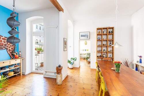 Blick auf den Balkon - 4 Zimmer Etagenwohnung zum Kaufen in Berlin