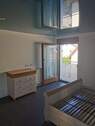 Schlafzimmer Balkon Giebel - Etagenwohnung mit 84,70 m&sup2; in Neuenstadt am Kocher zur Miete