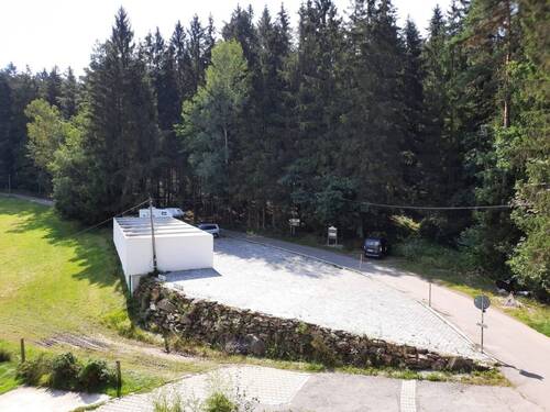 Garagen und Stellplätze - 