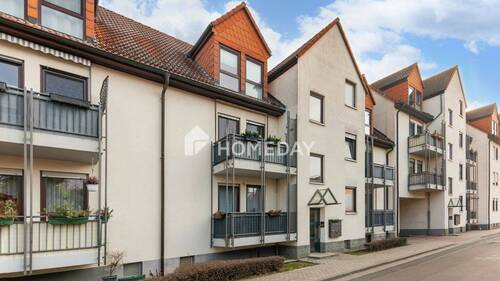 Außenansicht 1 - Wohnen mit Struktur: Modernisierte 2-Zimmer-Wohnung mit Balkon und Stellplatz in ruhiger Lage