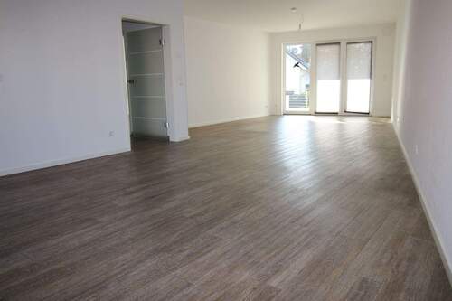 Wohnbereich mit Zugang auf die Terrasse - Stilvoll wohnen - Moderne Wohnung mit Terrasse