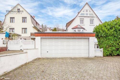 Außenansicht mit Doppelgarage - 5 Zimmer Einfamilienhaus zum Kaufen in Heilbronn