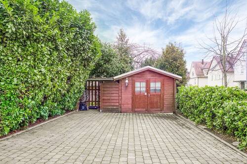 Gartenhaus mit Außenstellplätzen - 5 Zimmer Einfamilienhaus in Heilbronn