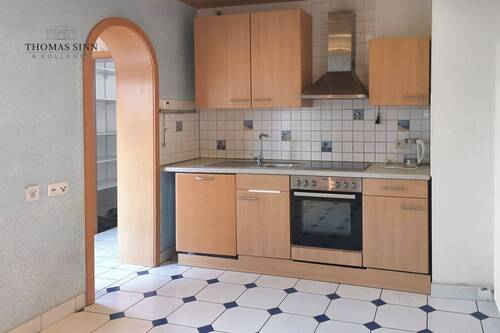 EG: Küche mit Ausgang auf Terrasse - 