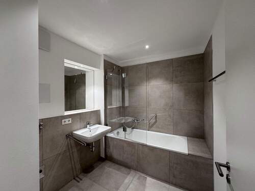 Badezimmer - 3 Zimmer Etagenwohnung in Poing