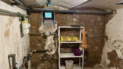 Kellerraum mit Hausanschlüssen - 