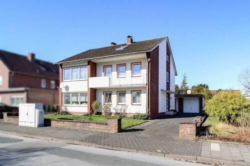 01 Haus - Zweifamilienhaus mit zwei Garagen und großem Garten in guter Lage von Rheda