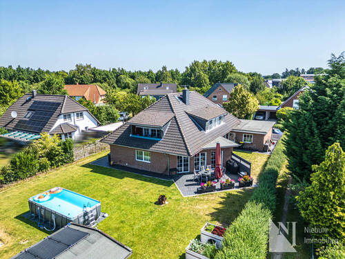 Haus- und Gartenansicht - Modernisiertes Zweifamilienhaus - Ideal als Mehrgenerationenhaus