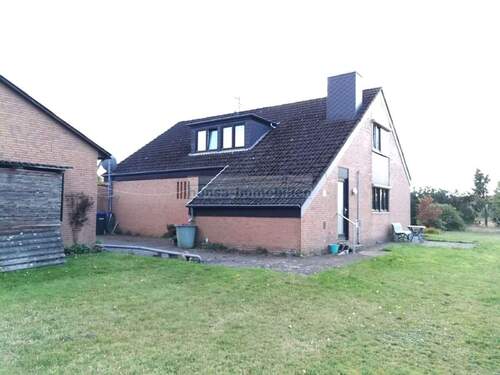 Ansicht vom Garten - 6 Zimmer Doppelhaushälfte zum Kaufen in Zeven