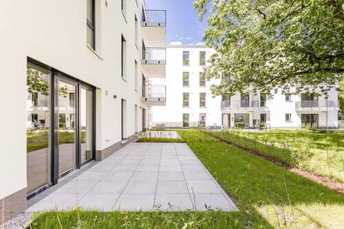 Außenansicht Richtung Terrasse - 3 Zimmer Terrassenwohnung in Königs Wusterhausen