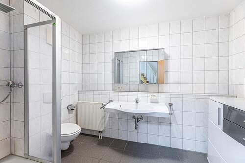 Bad mit Dusche im OG - 