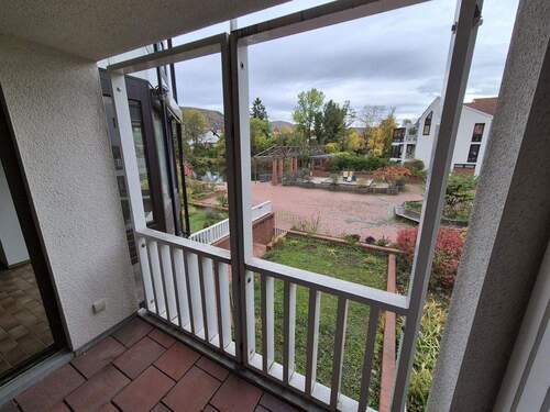 Blick von der Loggia - Etagenwohnung mit 67,80 m&sup2; in Pfullingen zum Kaufen