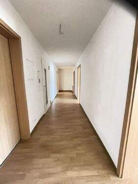 Flur - 4 Zimmer Etagenwohnung zur Miete in Plauen