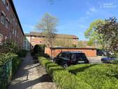 Durchgang zu den Häusereingängen - 3 Zimmer Etagenwohnung zum Kaufen in Rendsburg