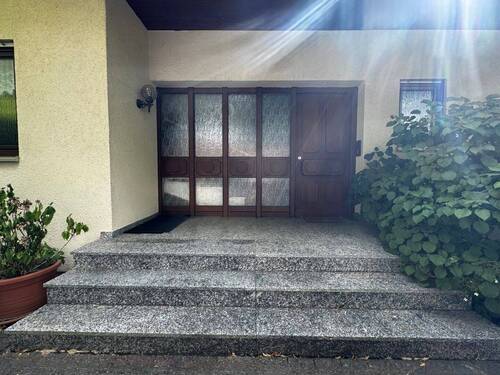 Einladender Zugang - 6 Zimmer Reihenendhaus in Nördlingen