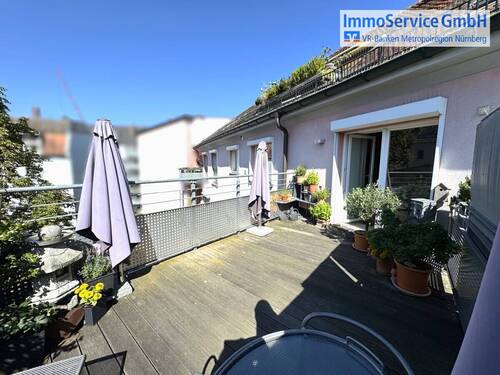 Titelbild - Top gepflegte 4-Zimmer-Wohnung mit Dachterrasse und zwei Bädern