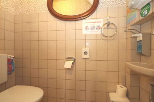 WC Erdgeschos - 4 Zimmer Mehrfamilienhaus, Wohnhaus in Eschwege