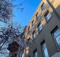 Aufgeteilter Altbau mit Stuck & Dielen - 32 Einheiten in gefragter Lage der Siemensstadt - Berlin