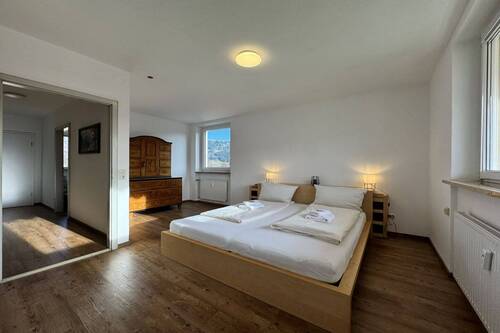 Schlafzimmer (Ist-Zustand) - Etagenwohnung mit 80,20 m&sup2; in Sonthofen zum Kaufen