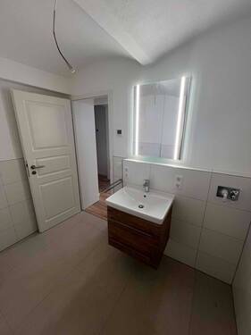 Badezimmer - ++ KERNSANIERT ++ 3-Zimmer-Altbauwohnung in Toplage von Dresden-Blasewitz ++