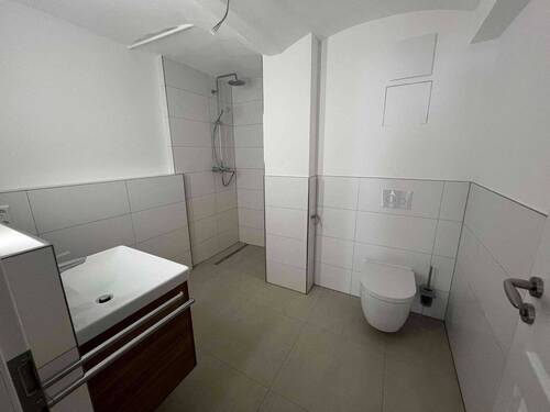 Badezimmer - 3 Zimmer Etagenwohnung zur Miete in Dresden