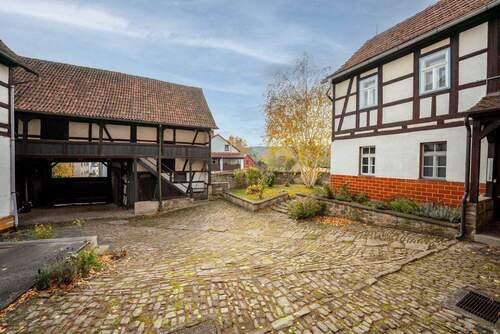 Hofansicht (2) - 1 Zimmer Mehrfamilienhaus, Wohnhaus in Uhlstädt-Kirchhasel