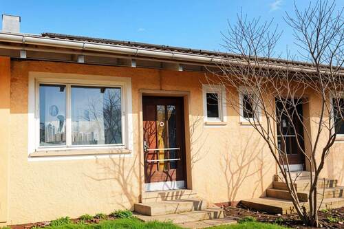 Hausansicht KI generiert - EIN HAUS FÜR NEUE IDEEN: DHH in Wittershausen